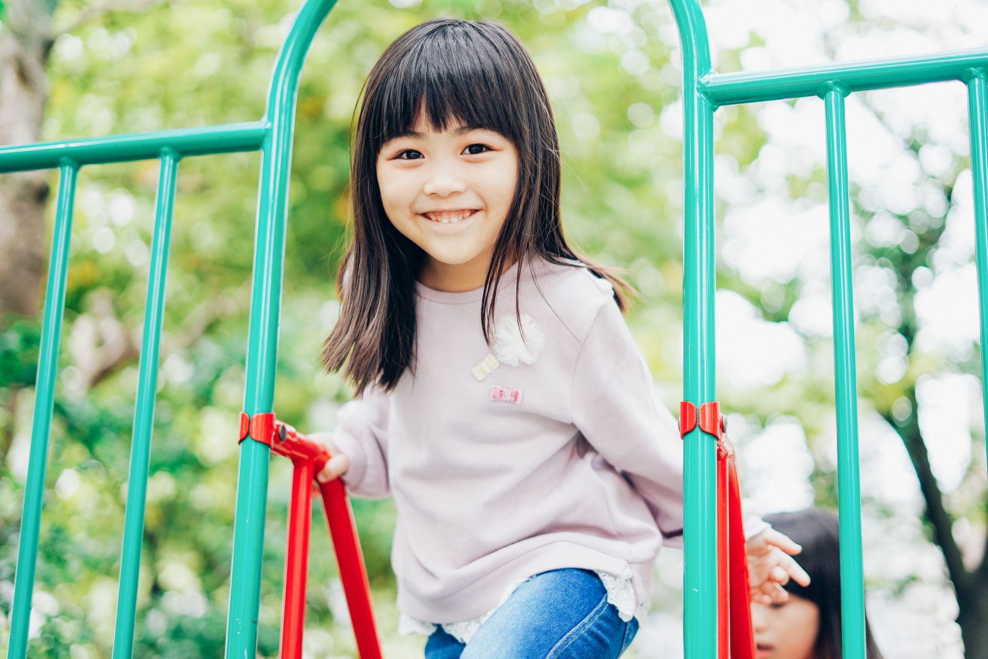 植物を育てる子どもたち